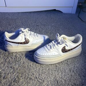 Nike (Court Vision Alta)